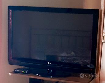TV LG 42 pollici, decoder,stampante e videoregistr