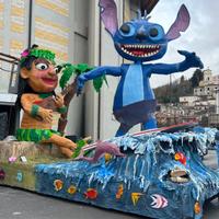 Carro allegorico stich e lilo