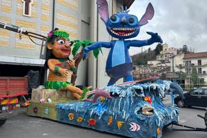 Carro allegorico stich e lilo