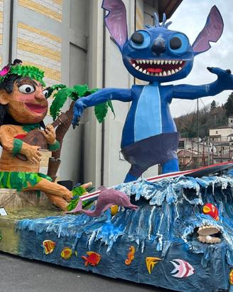 Carro allegorico stich e lilo