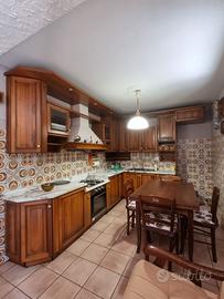 Cucina completa in legno