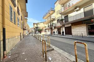 2 LOCALI A NAPOLI