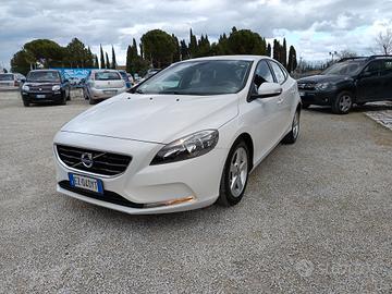 Volvo V40 D2 1.6 Momentum Tua a 164€/*mese