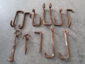VECCHI GANCI IN FERRO BATTUTO