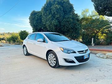 Opel Astra j Cosmo “unico proprietario”