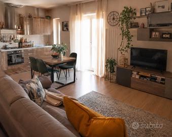 Bilocale con balcone e posto auto a Somma Lombardo