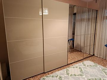 armadio quattro stagioni Ikea bianco con specchi 