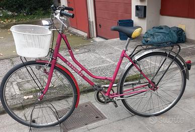 classica donna con cestino  pronta 