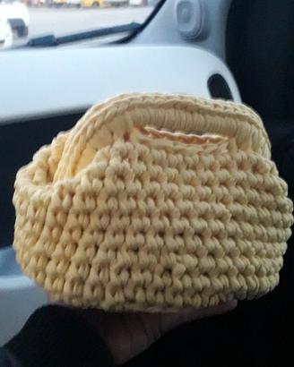 Cluntchbag fatta a mano in fettuccia