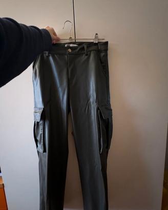 Pantalone simil pelle Zara color verdone