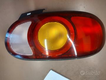 Faro posteriore destro Mazda X5 del 2000