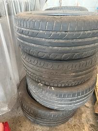 PNEUMATICI  estivi 215/55 r 17  praticamente nuovi