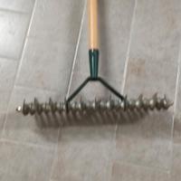 scarificatore manuale più manico lungo 2m