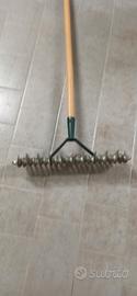 scarificatore manuale più manico lungo 2m