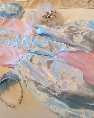 vestito di carnevale di cenerentola con accessori