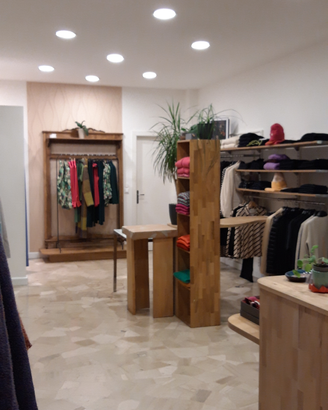 Ventemnale negozio abbigliamento donna