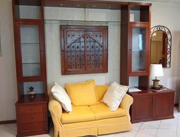 Mobile legno massello con vetrine