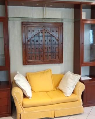 Mobile legno massello con vetrine