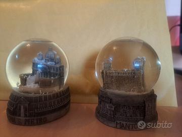 2 Sfere in vetro con neve