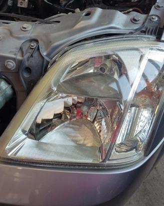 Proiettore sinistro OPEL MERIVA del 2004