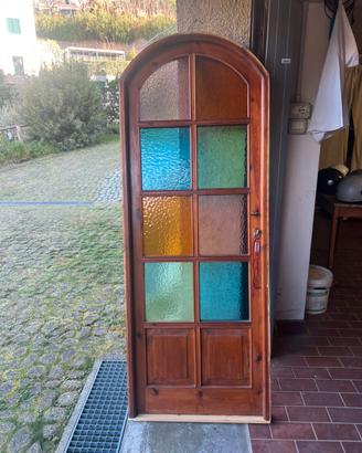 Porta con arco a tutto sesto