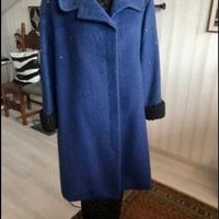 Cappotto pelo rasato con borchie e polsini ecopell