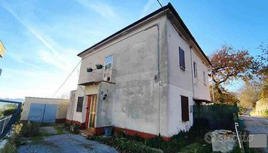 Porzione di Casa Indipendente con Ampio Potenziale