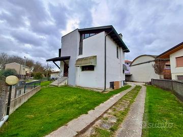 ABITAZIONE TRICAMERE IN BIFAMILIARE: spazio, in...