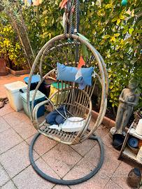 Poltrona in vimini sospesa