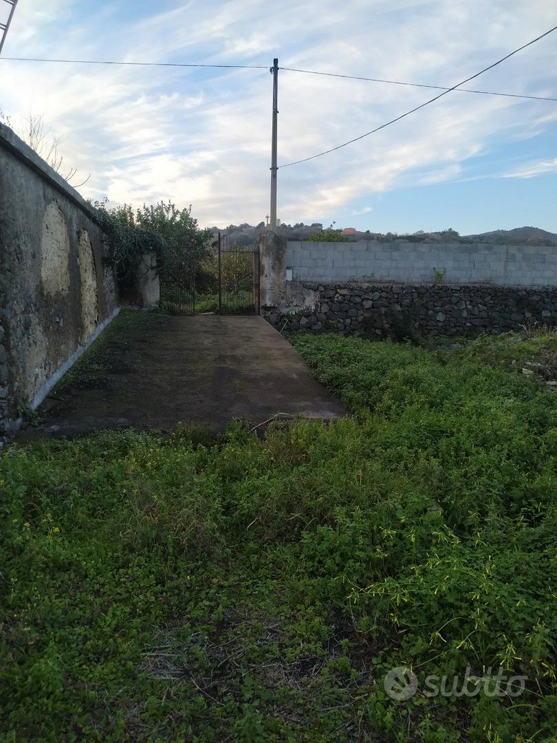 Terreno con rudere in via caltabiano 16 - Vista 3