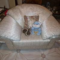 Divano e coppia di poltrone