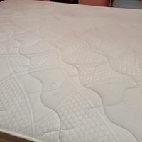 Materasso a molle matrimoniale. 