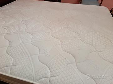 Materasso a molle matrimoniale. 