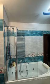 vasca da bagno con idromassaggio