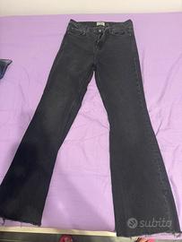 Jeans neri a zampa taglia 40