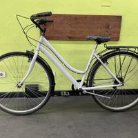 Bici da donna bianca restaurata r26