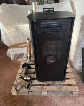 Stufa a pellet TRATTO 9 ad aria calda ventilata
