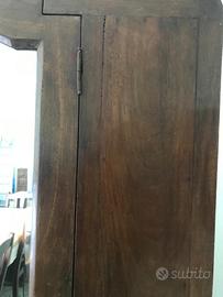 Armadio antico in legno noce
