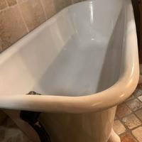 vasca da bagno vintage con piedini