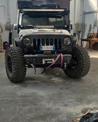 Jeep JK Wrangler 3.8. Tutto a libretto 