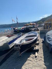 Imbarcazione tipo gozzo in vetroresina