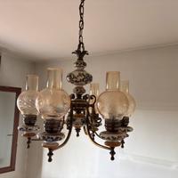 Lampadario vintage in ceramica, vetro e ottone