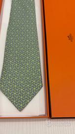 Cravatta Hermès pari al NUOVO