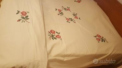Copriletto matrimoniale nuovo a punto croce