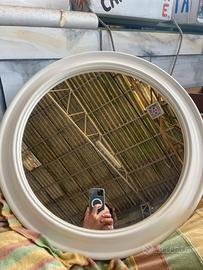 Specchio tondo con cornice in sintetico