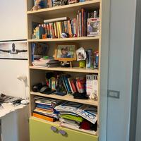 Cameretta con ponte e libreria
