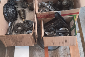 Tantissimi pezzi ape 50