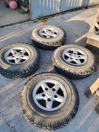 gomme con cerchi per Defender 