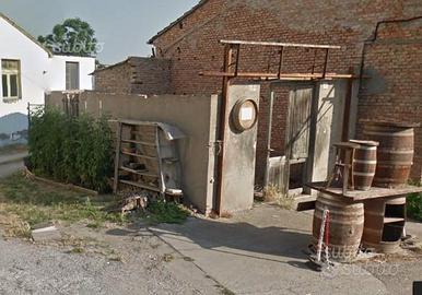 Lotto di terreno con edificio da ricostruire