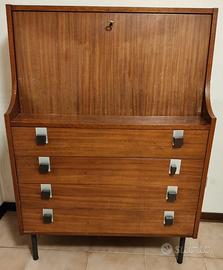 Mobile scrittoio con cassetti